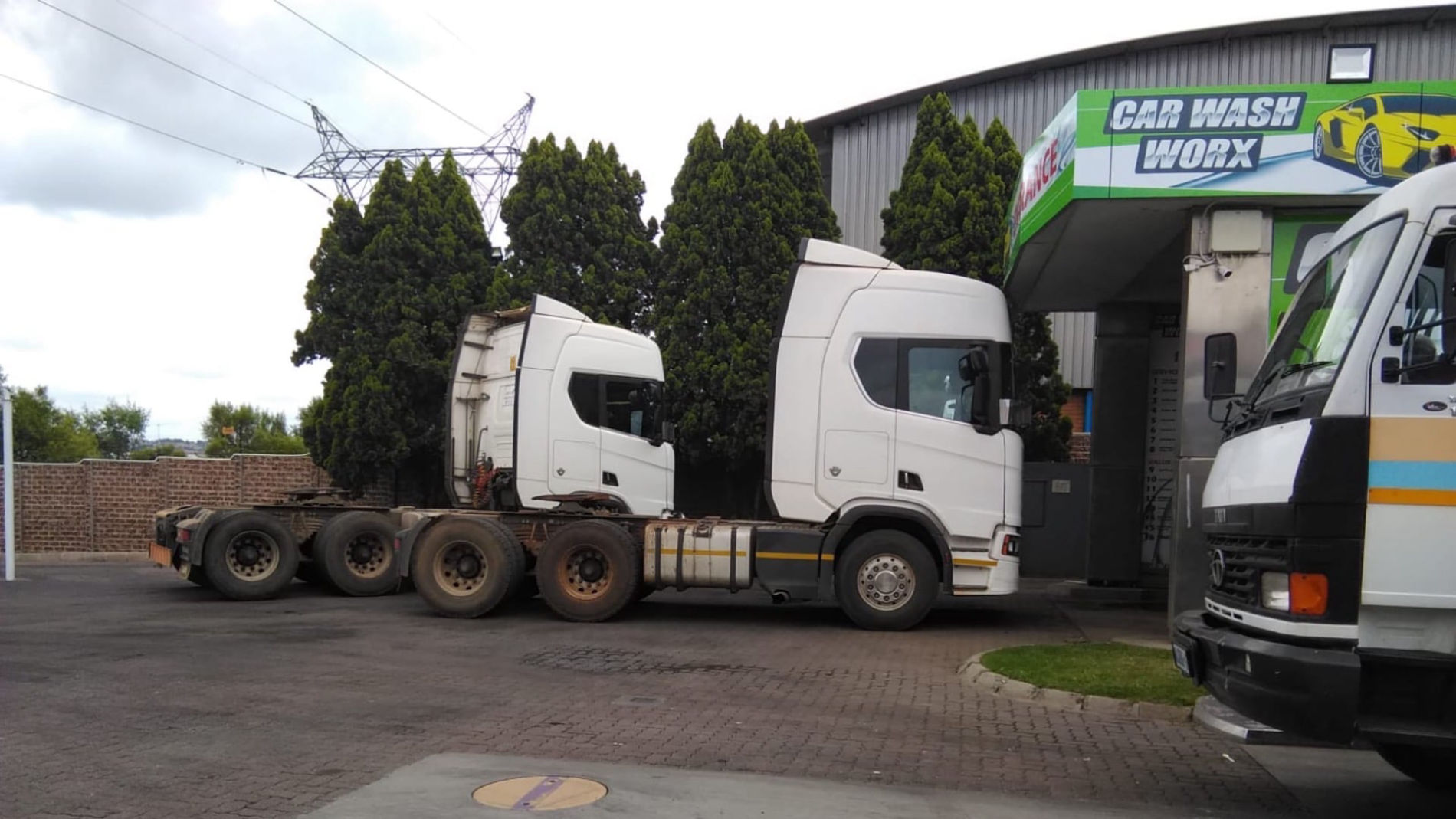Y13 investments | Truck Wash Building Image Gallery